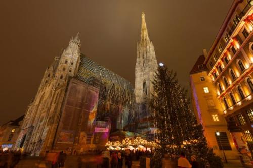christkindlmarkt-am-stephansplatz-advent-weihnachten-stephansplatz-stephansdom-weihnachtsbeleuchtung