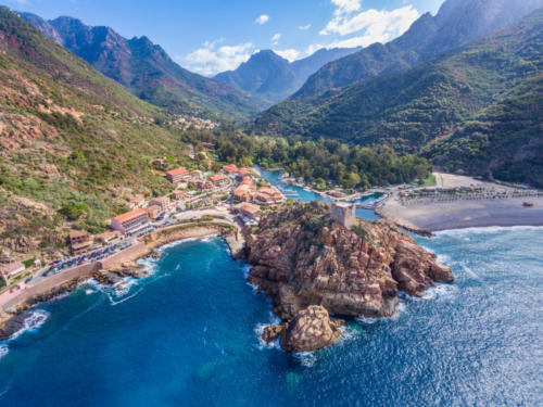 Porto im Golf von Porto an der Westküste von Korsika